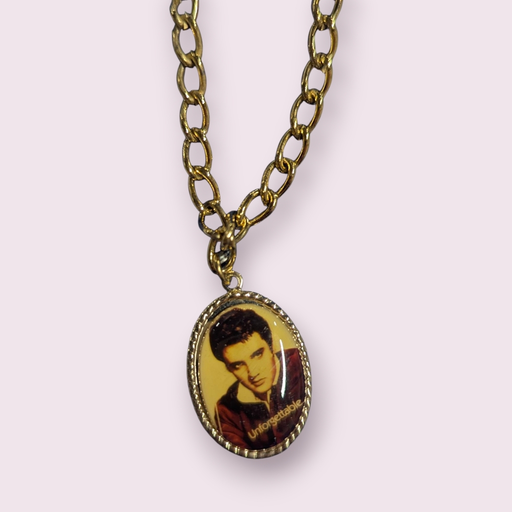 Gold Chain Necklace with Unforgettable Pendant